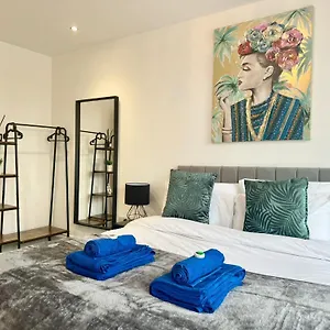 The Crown View - Luxury - Free Parking Nearby Apartment