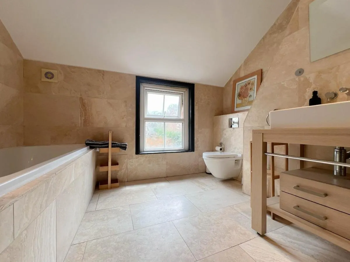 Harrogate Apartment Opposite Business Centre